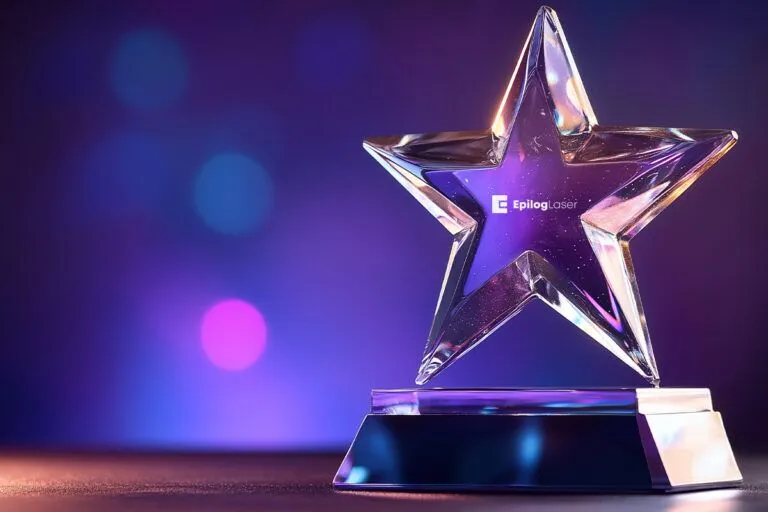 Glazen trofee laser graveerd logo