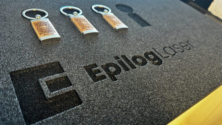 Laser graveerde sleutelhangers van hout