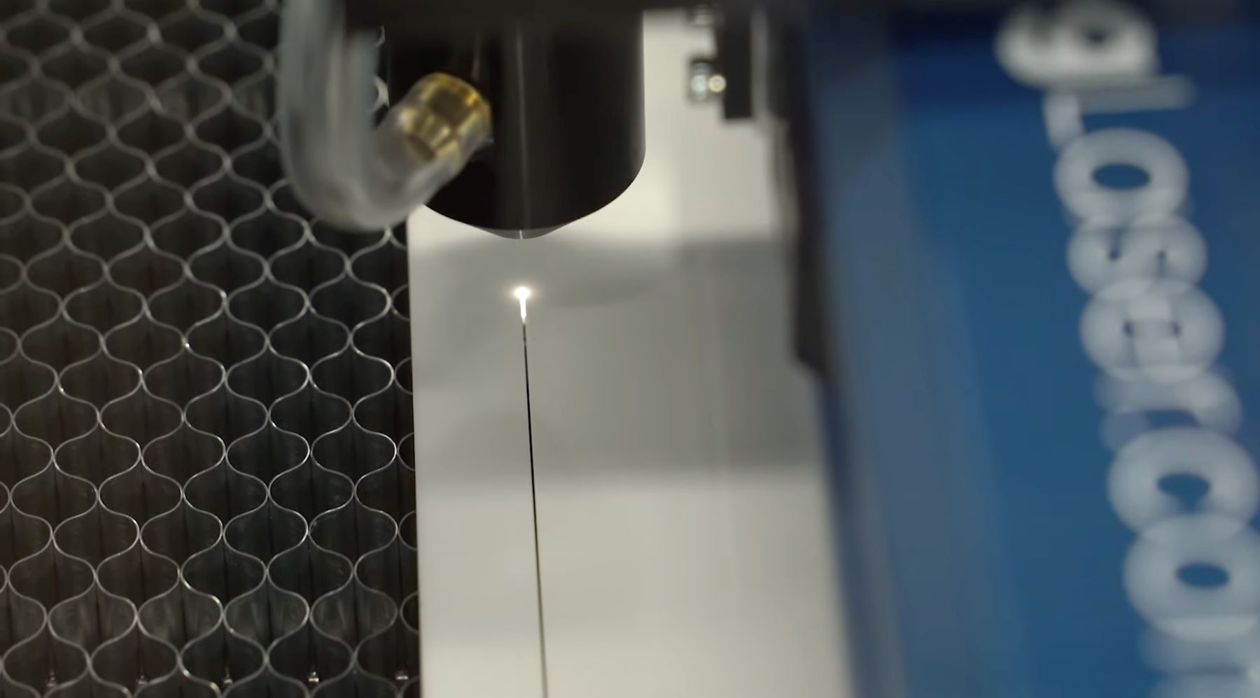 Laserbron CO2 of Fiber. Laser Snijder.