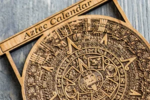 Hout laser snijden zoals Aztec kalender