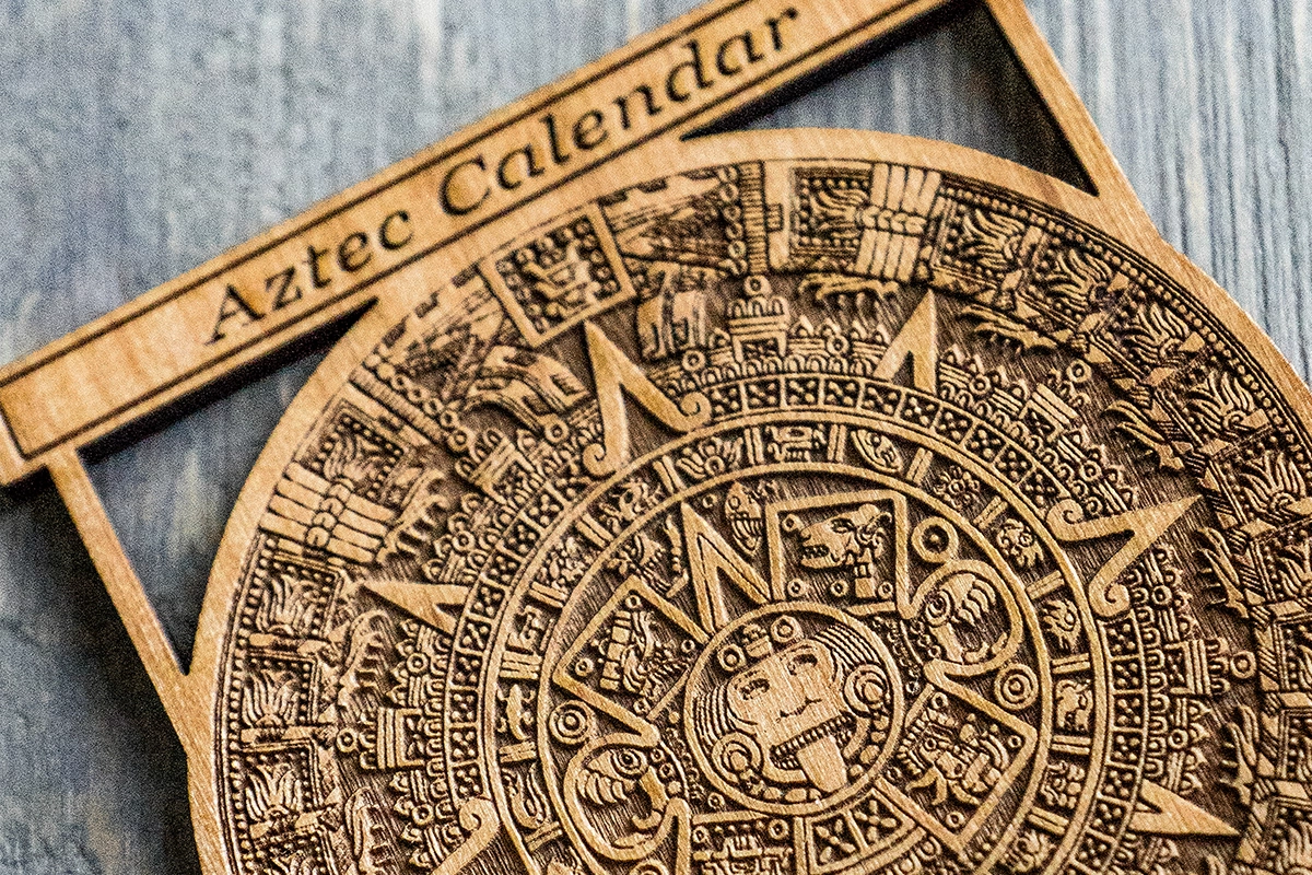Hout laser snijden zoals Aztec kalender